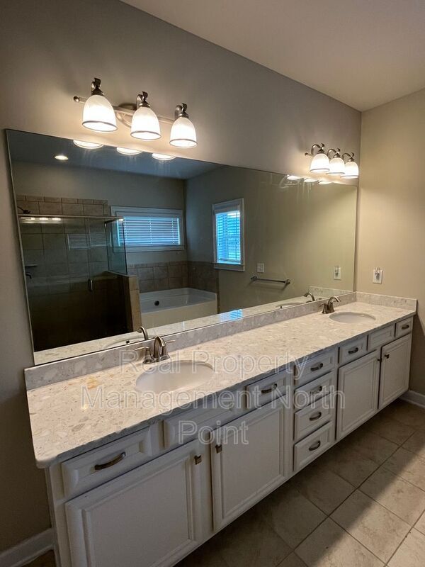 Building Photo - 184 Gray Trl