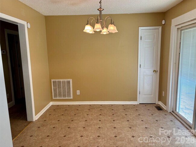 Building Photo - 316 Springhill Ln