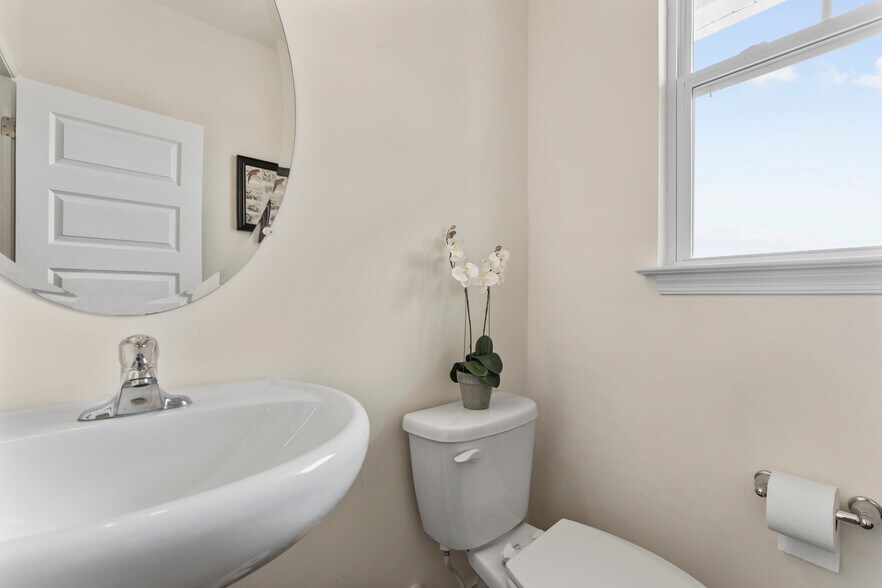 Powder Room - 10410 Perennial Dr