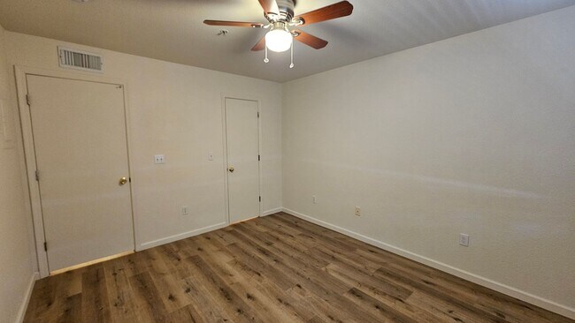 Building Photo - Arbors 2 Bedroom/2 Bath Condo New Flooring and Paint!