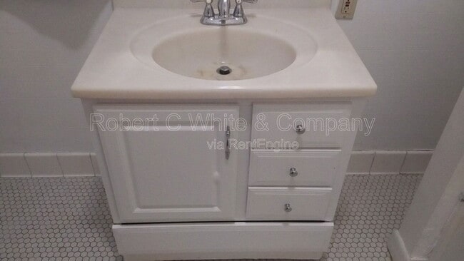 Building Photo - 111 S Main St