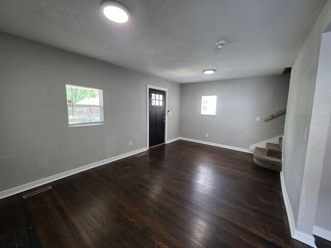 Building Photo - Spacious 4-Bedroom, 2.5-Bath Home with Hardwood Floors