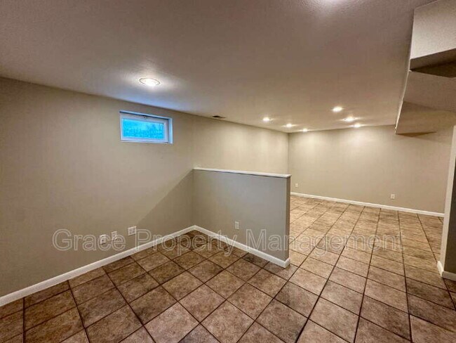 Building Photo - 852 S Quail Way