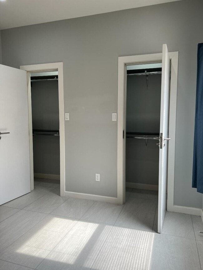 Building Photo - 2022 Summerland Ln