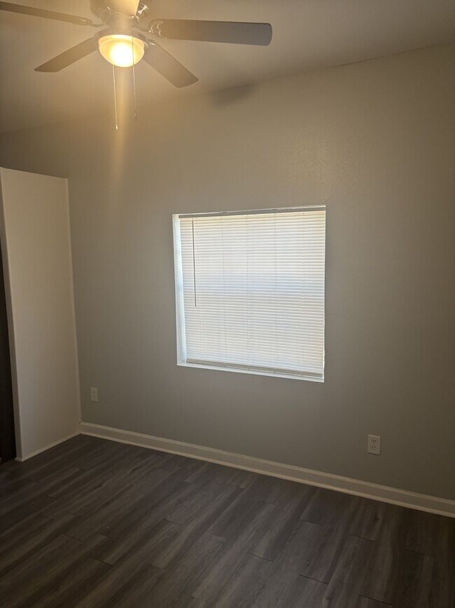 Building Photo - Cozy 3 Bedroom, 1 Bath (Plus Bonus room) Home - Across the Street from the Set at FAMU!