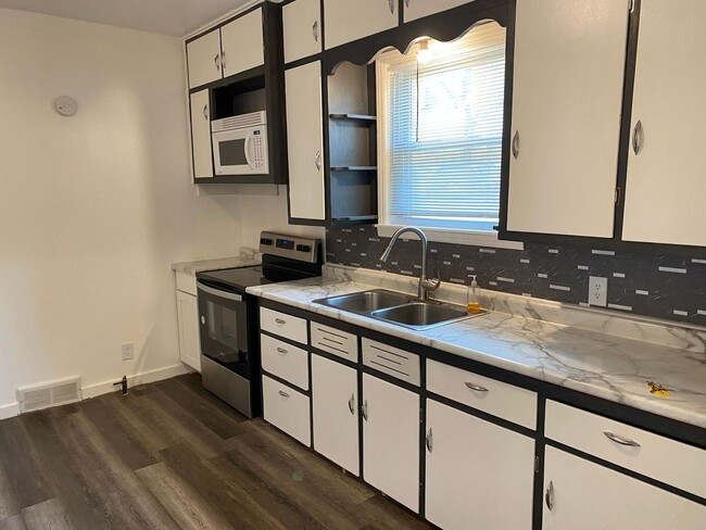 Building Photo - 2 Bed 1 Bath Single Family Home in Wausau