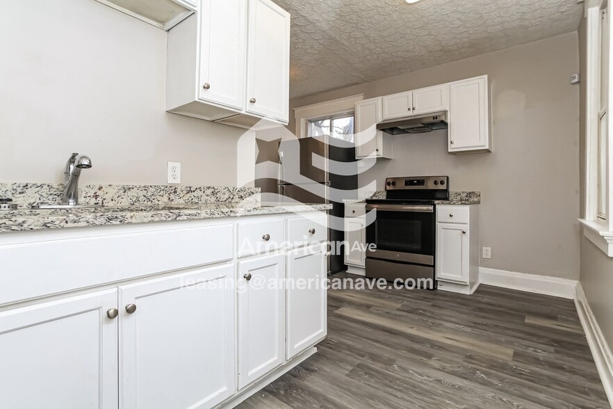 Building Photo - 635 Watkins St