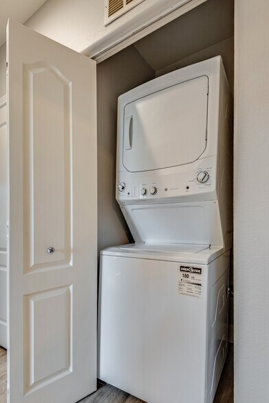 Building Photo - 3475 Cactus Shadow St