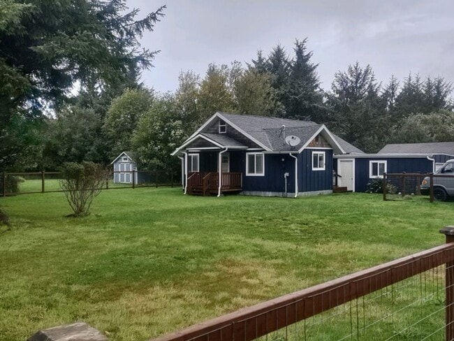 Building Photo - Located 1 block from Ocean Shores. 3bd 2ba & attached garage