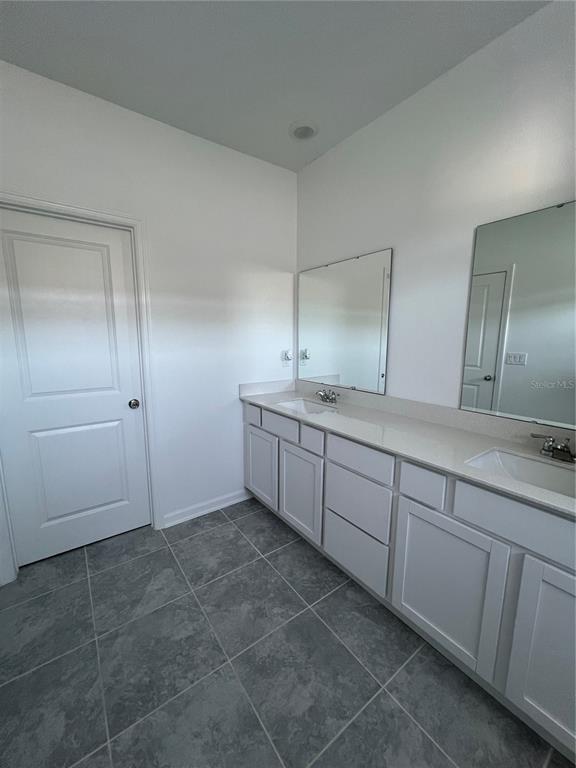 Building Photo - 2444 Skyline Lp