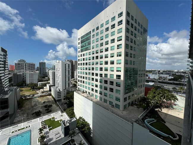 Building Photo - 690 SW 1st Ct