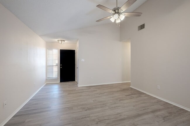 Building Photo - Charming 3-Bedroom Near Randolph AFB