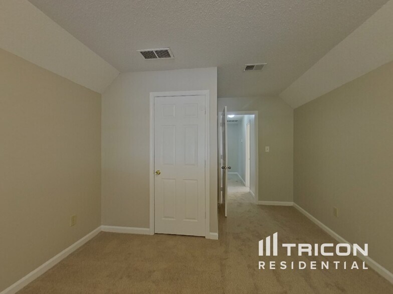 Building Photo - 6300 Holborne Ln