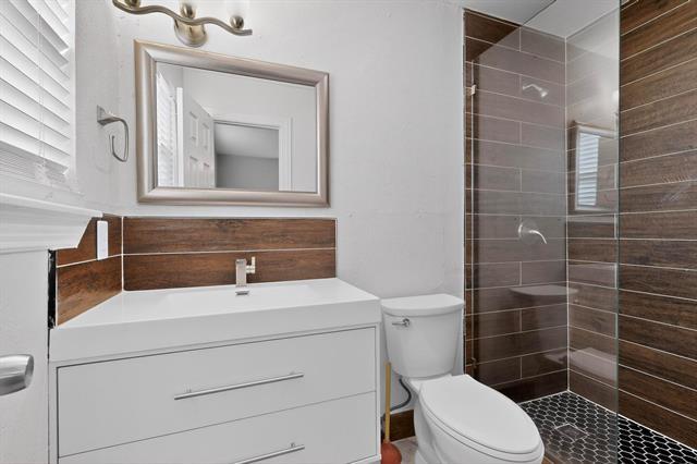 Building Photo - 104 Maxwell Rd