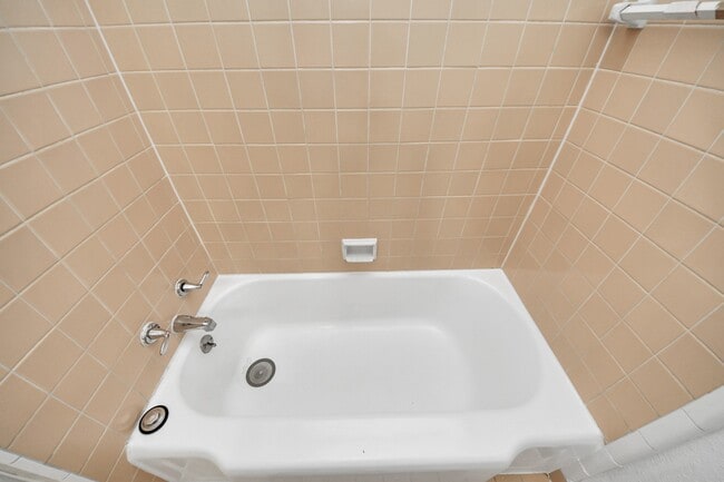 Building Photo - 2332 Sheridan St