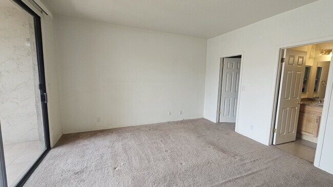 Building Photo - "Experience Tranquil Living: Beautiful 2-Bed, 2-Bath Condo with amazing amenities in Scottsdale!"