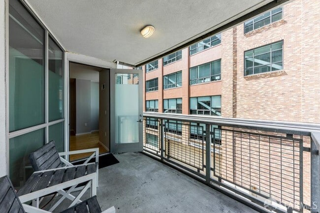 Building Photo - 69 Clementina St