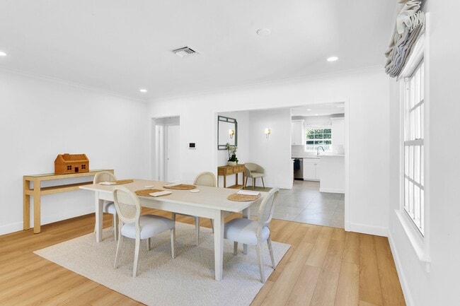 Building Photo - 211 Miraflores Dr