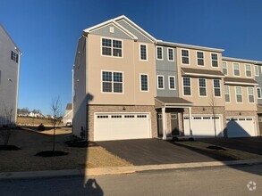 Building Photo - 1855 Shady Ln