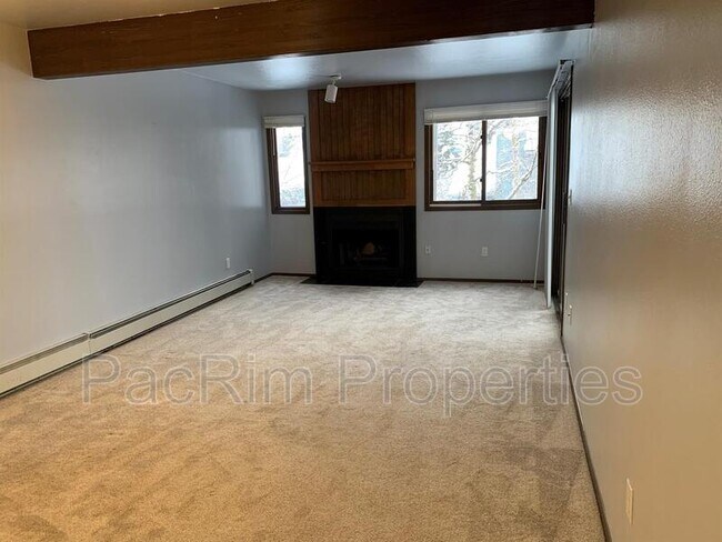 Building Photo - 1670 Eastridge Dr