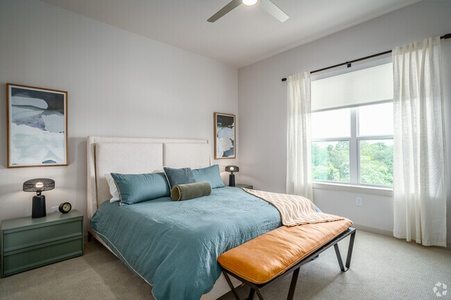 Building Photo - Stylish Spaces in the Center of It All