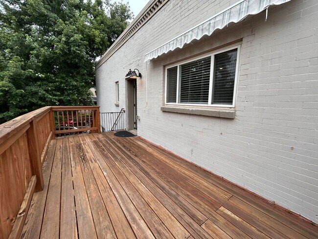 Building Photo - $0 DEPOSIT OPTION! BEAUTIFUL 1 BEDROOM CARRIAGE HOUSE IN THE HEART OF DENVER