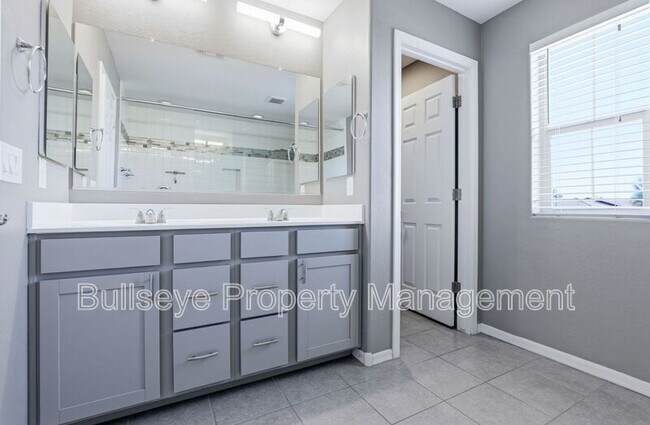 Building Photo - 304 N 78th Pl