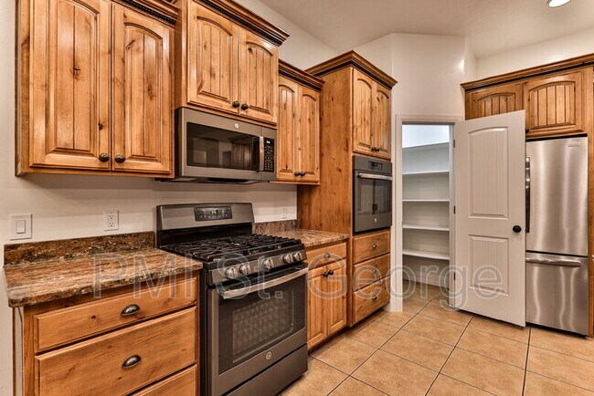 Building Photo - 2478 E Springs Dr