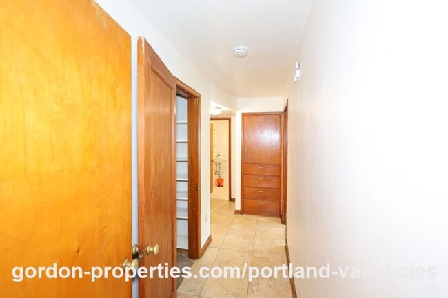 Building Photo - 2803 NE Hoyt St