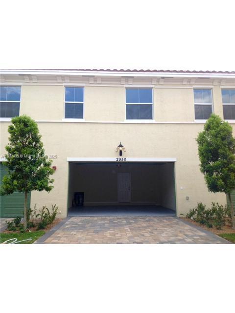 Building Photo - 2950 St Thomas Dr