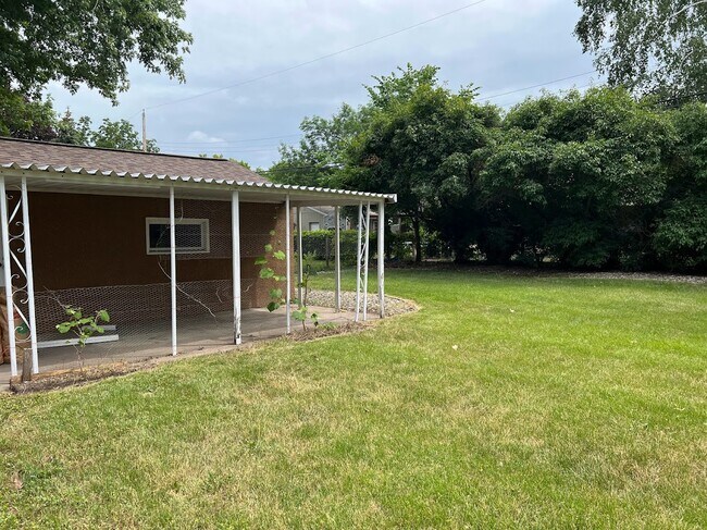 Building Photo - 2674 Matilda St