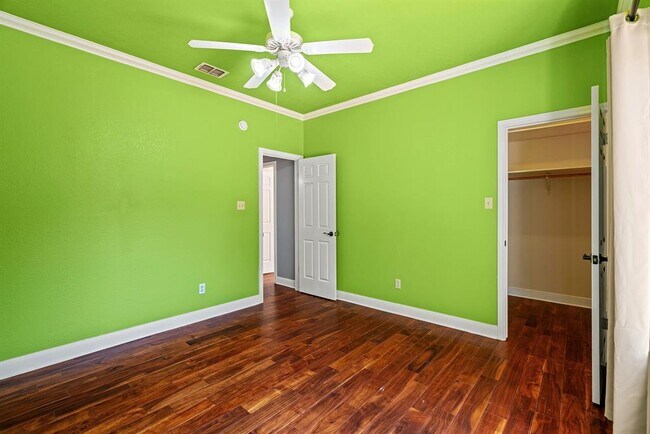 Building Photo - 128 Mockingbird Ln