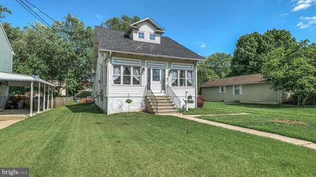 Building Photo - 323 Monroe Ave