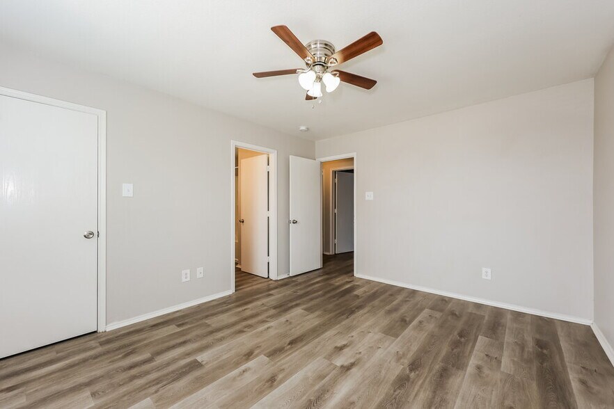 Building Photo - 1016 Matamoros Plaza