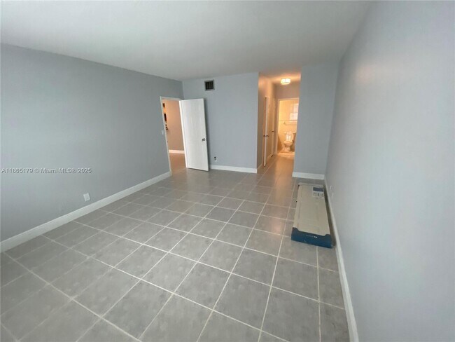 Building Photo - 3725 S Ocean Dr