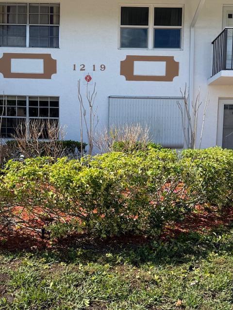 Building Photo - 1219 S Lakes End Dr