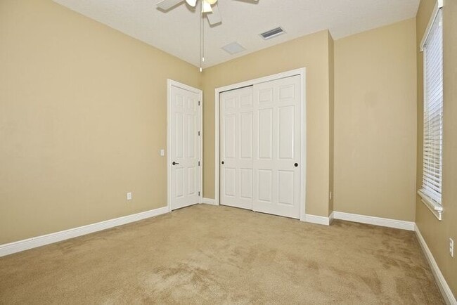 Building Photo - Stunning 3/2.5 Spacious Townhome with a 2 Car Garage Located in the Desirable Baldwin Park - Orla...