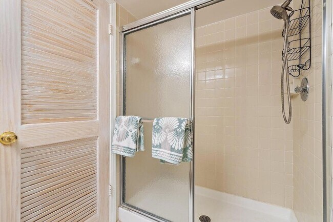 Building Photo - 353 S US HIGHWAY 1