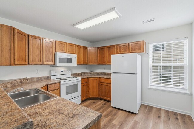 Building Photo - 1713-1715-1715 Louise Cir