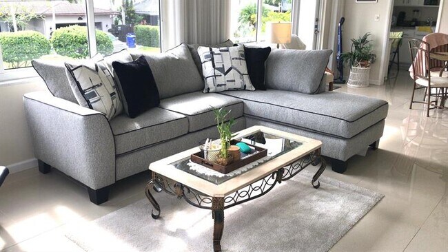 Building Photo - 3201 SE 12th St