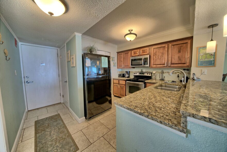 Building Photo - 7205 Thomas Dr