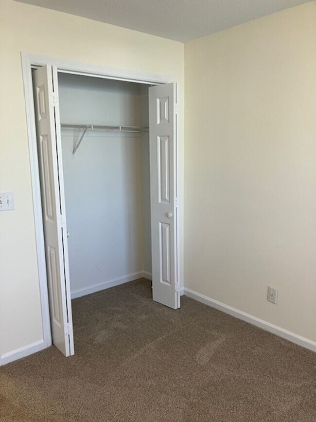 Building Photo - 904-H Litchfield Way