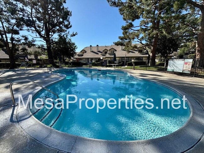 Building Photo - 932 W Arrow Hwy