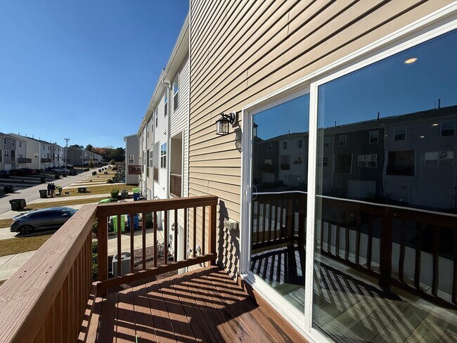 Building Photo - Stunning 3BD, 2.5BA Raleigh Townhome with ...