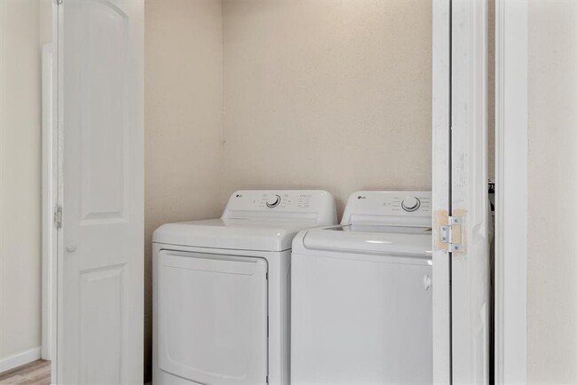 Building Photo - 3706 Westmeadow Dr