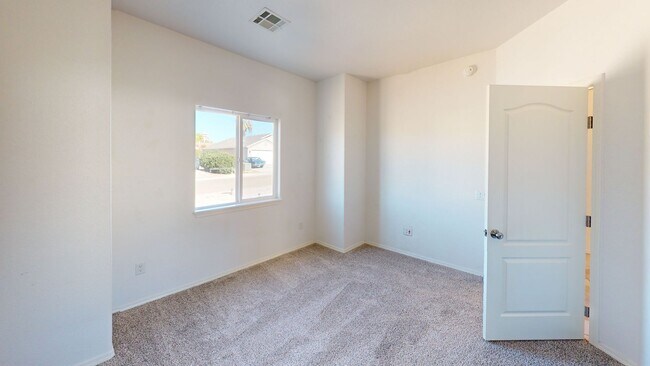 Building Photo - 4-Bed/2.25-Bath with Solar!