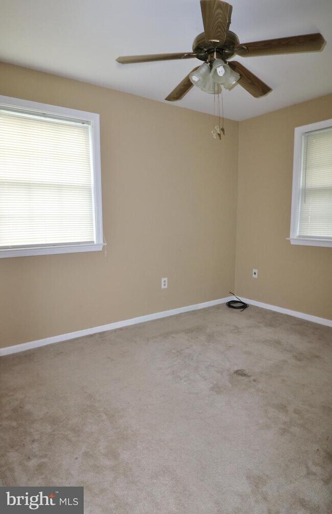 Building Photo - 6061 Dawn Dr