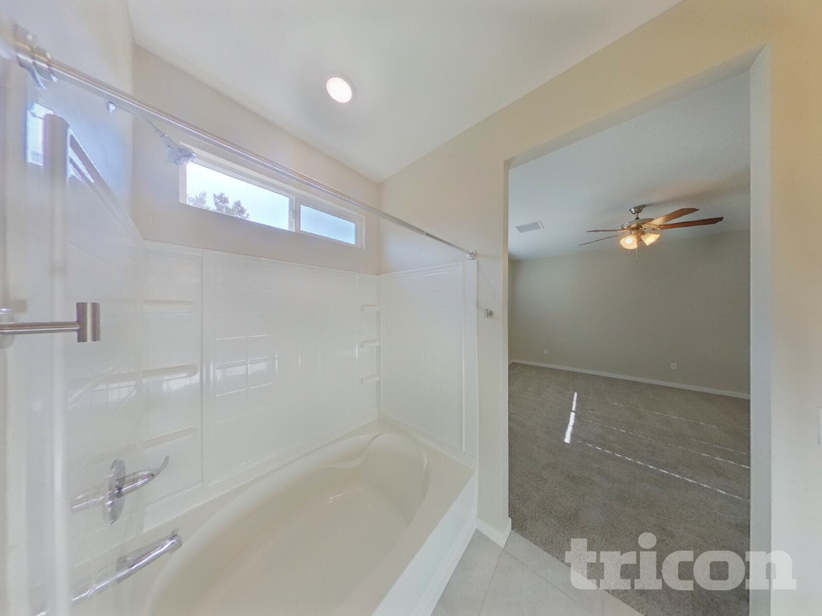 Building Photo - 1330 N Parkcrest