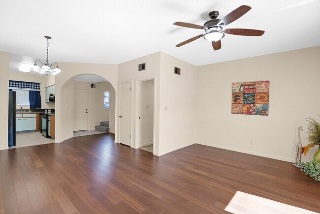 Living - 1935 W Morten Ave