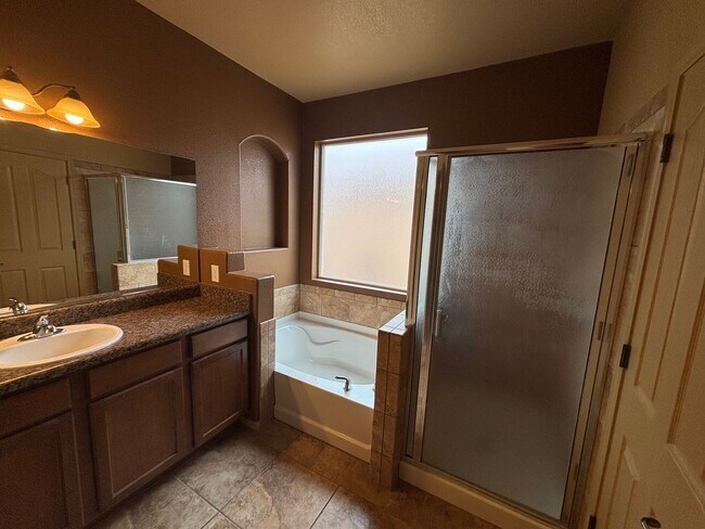 Building Photo - 5558 Wilder Dr